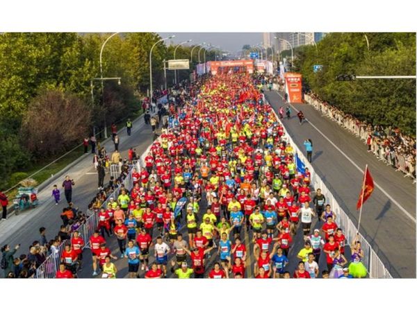 中鐵國(guó)投建設(shè)有限公司激情燃放長(zhǎng)垣國(guó)際馬拉松賽場(chǎng)