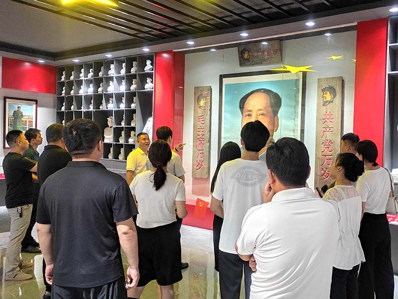 我公司組織到李寨村紅色記憶館參觀學(xué)習(xí)紅色文化